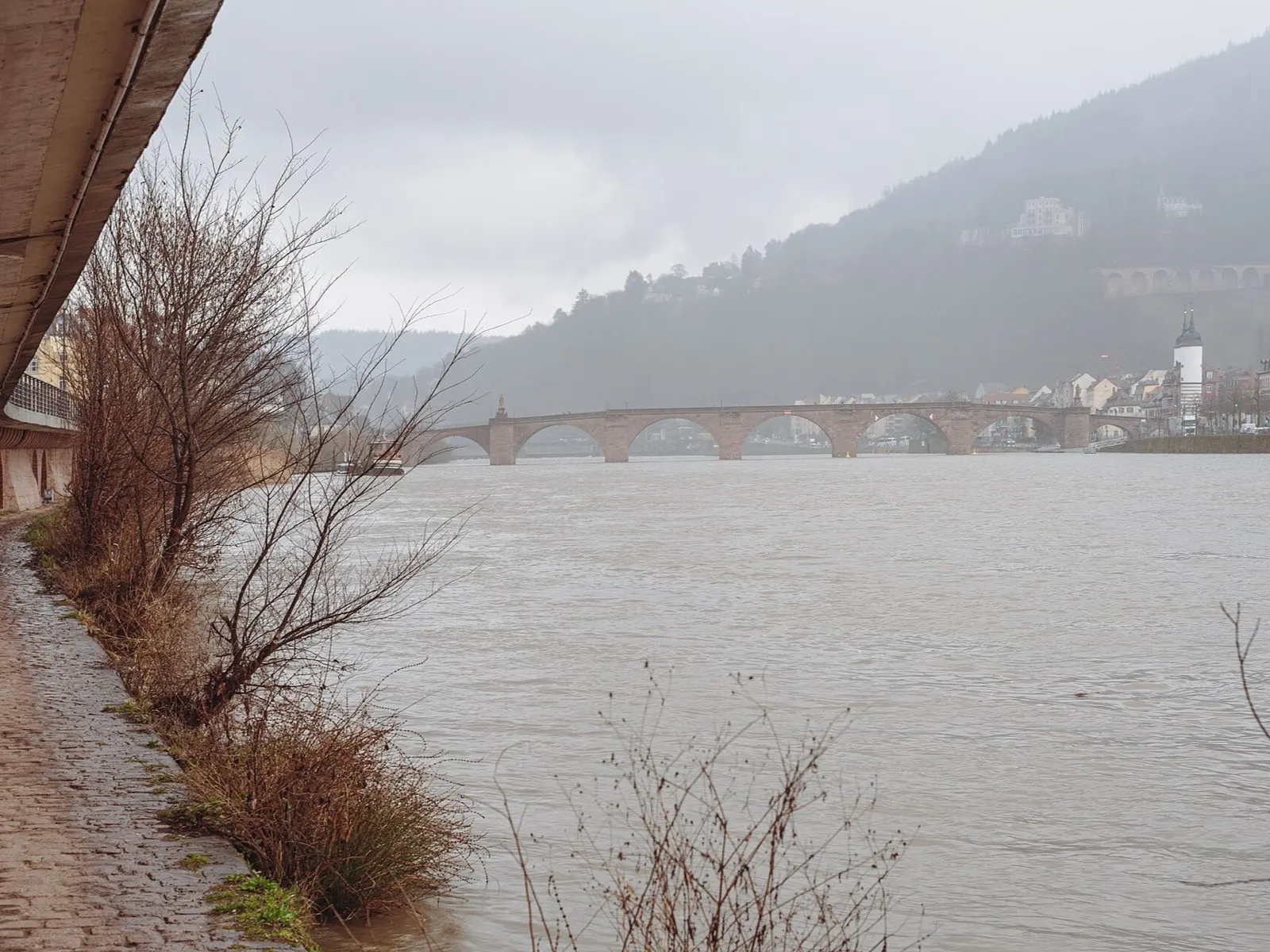 Alte Brücke (Karl-Theodor-Brücke) über den Neckar in Heidelberg